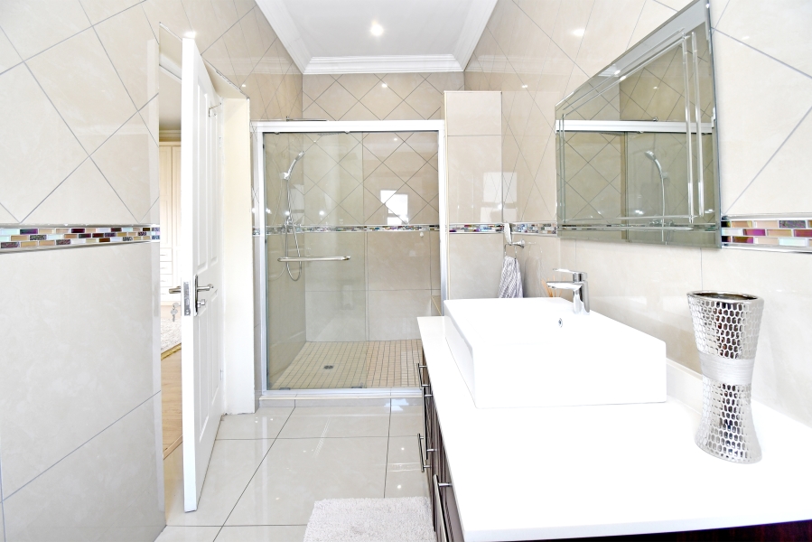 5 Bedroom Property for Sale in Blue Valley Golf Estate Gauteng