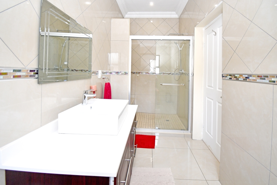 5 Bedroom Property for Sale in Blue Valley Golf Estate Gauteng