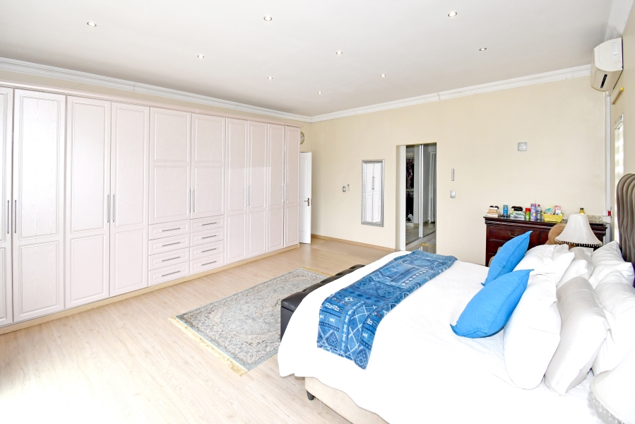 5 Bedroom Property for Sale in Blue Valley Golf Estate Gauteng