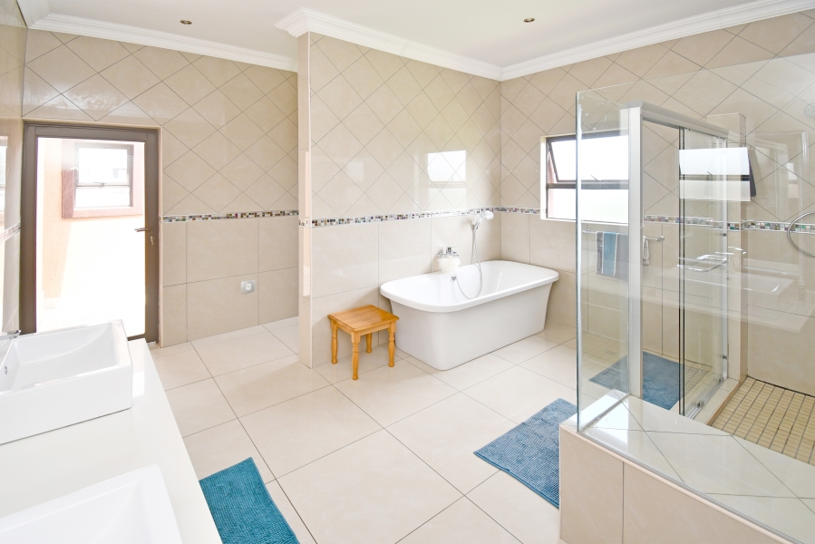 5 Bedroom Property for Sale in Blue Valley Golf Estate Gauteng