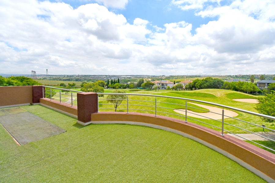 5 Bedroom Property for Sale in Blue Valley Golf Estate Gauteng