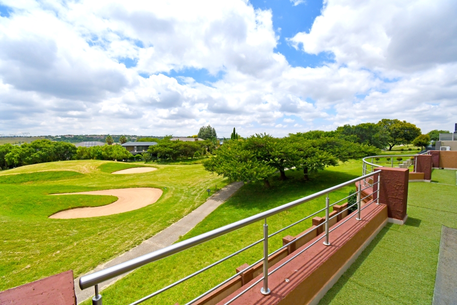 5 Bedroom Property for Sale in Blue Valley Golf Estate Gauteng