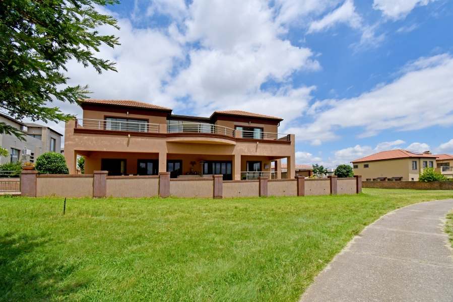 5 Bedroom Property for Sale in Blue Valley Golf Estate Gauteng