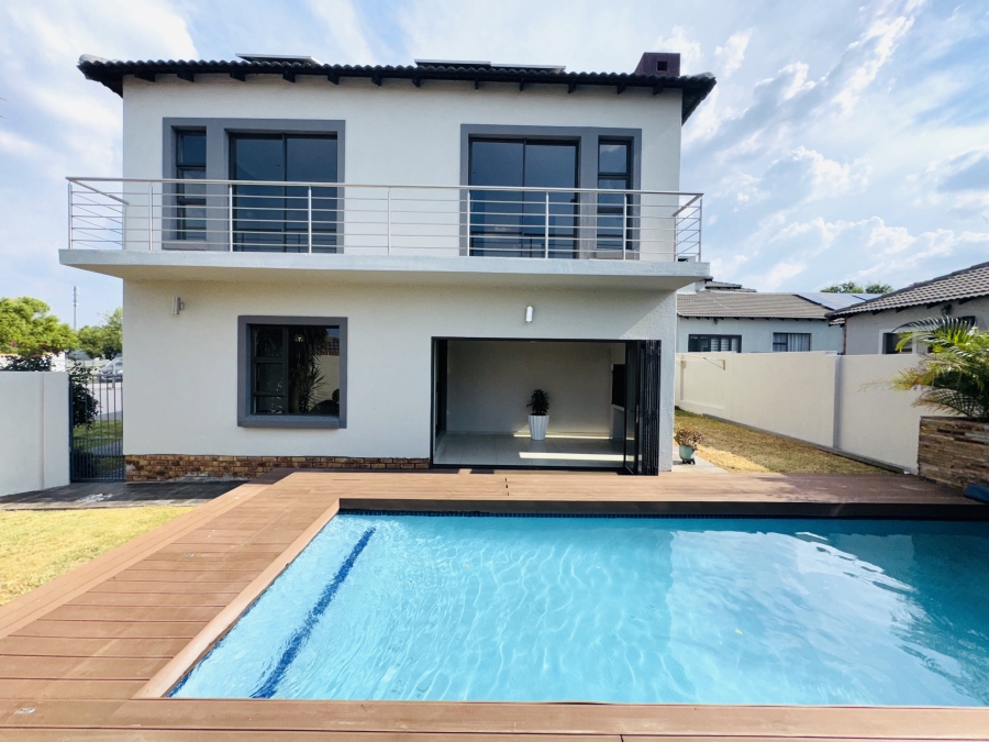 3 Bedroom Property for Sale in Rua Vista Gauteng