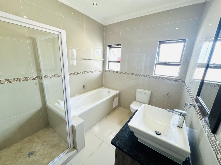 3 Bedroom Property for Sale in Rua Vista Gauteng