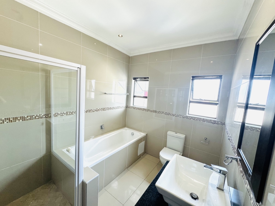 3 Bedroom Property for Sale in Rua Vista Gauteng