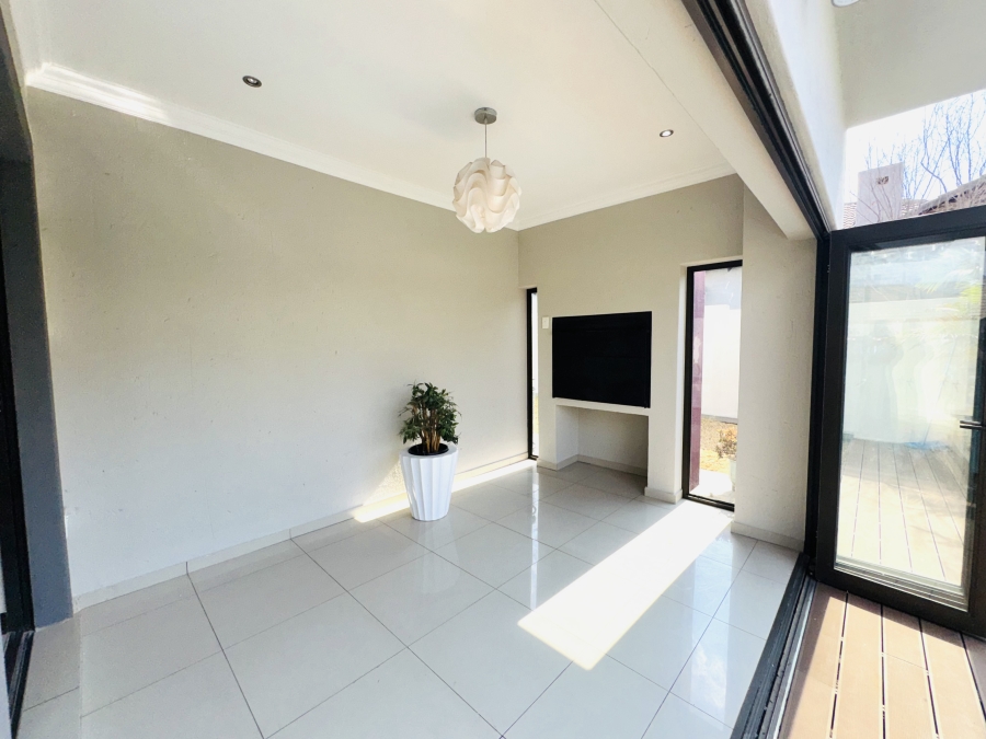 3 Bedroom Property for Sale in Rua Vista Gauteng