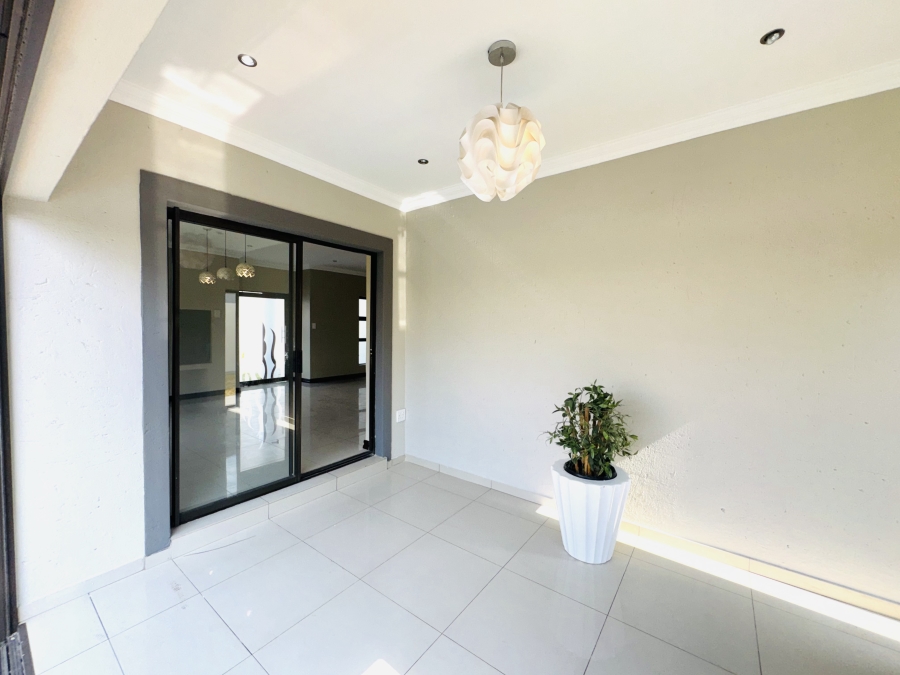 3 Bedroom Property for Sale in Rua Vista Gauteng