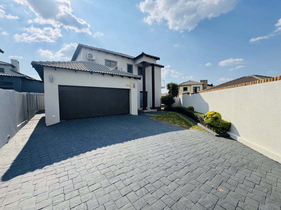 3 Bedroom Property for Sale in Rua Vista Gauteng