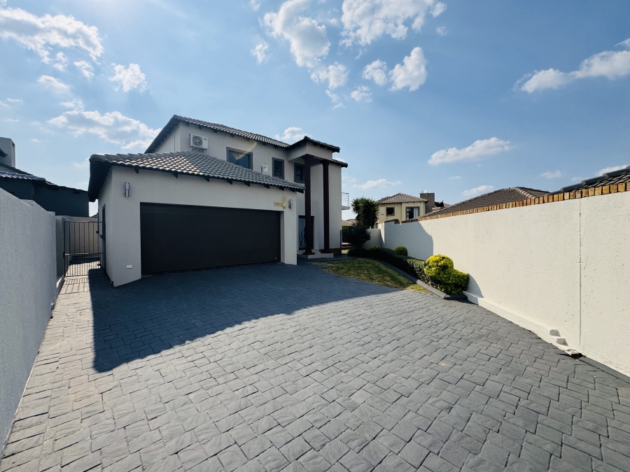 3 Bedroom Property for Sale in Rua Vista Gauteng