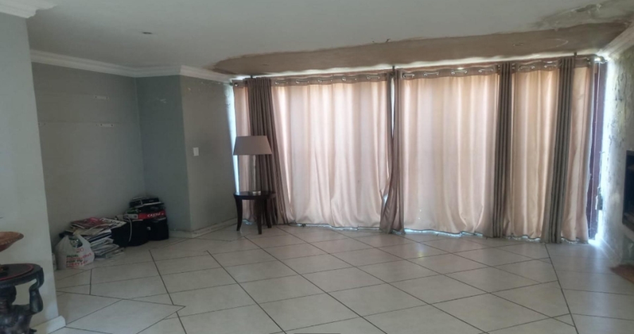 3 Bedroom Property for Sale in Monavoni Gauteng