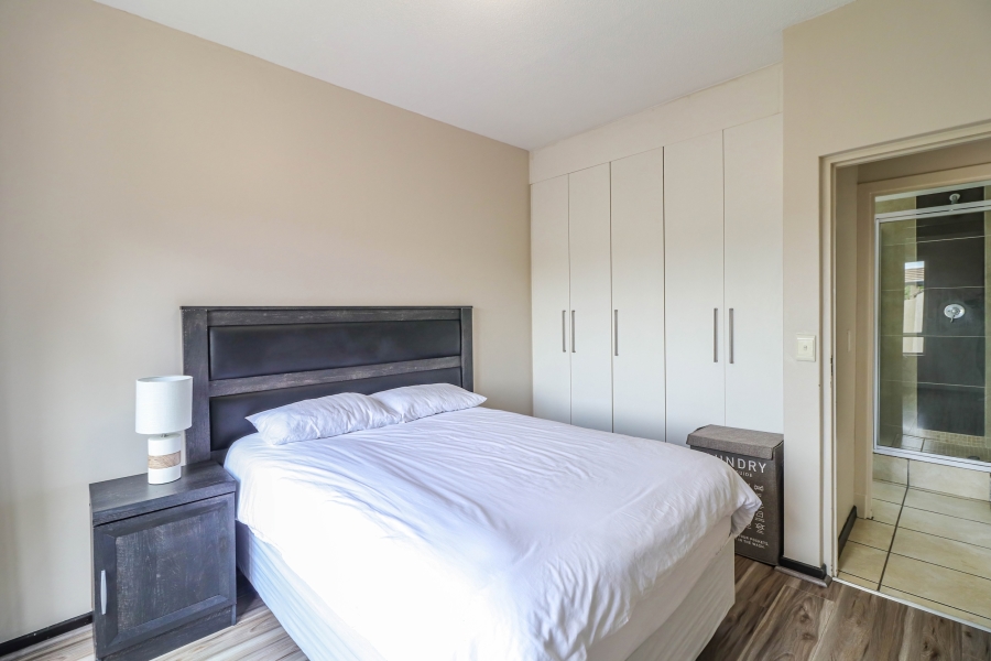 1 Bedroom Property for Sale in Bryanston Gauteng