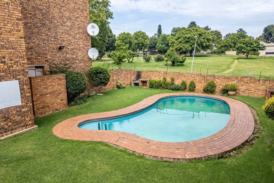 2 Bedroom Property for Sale in Robindale Gauteng