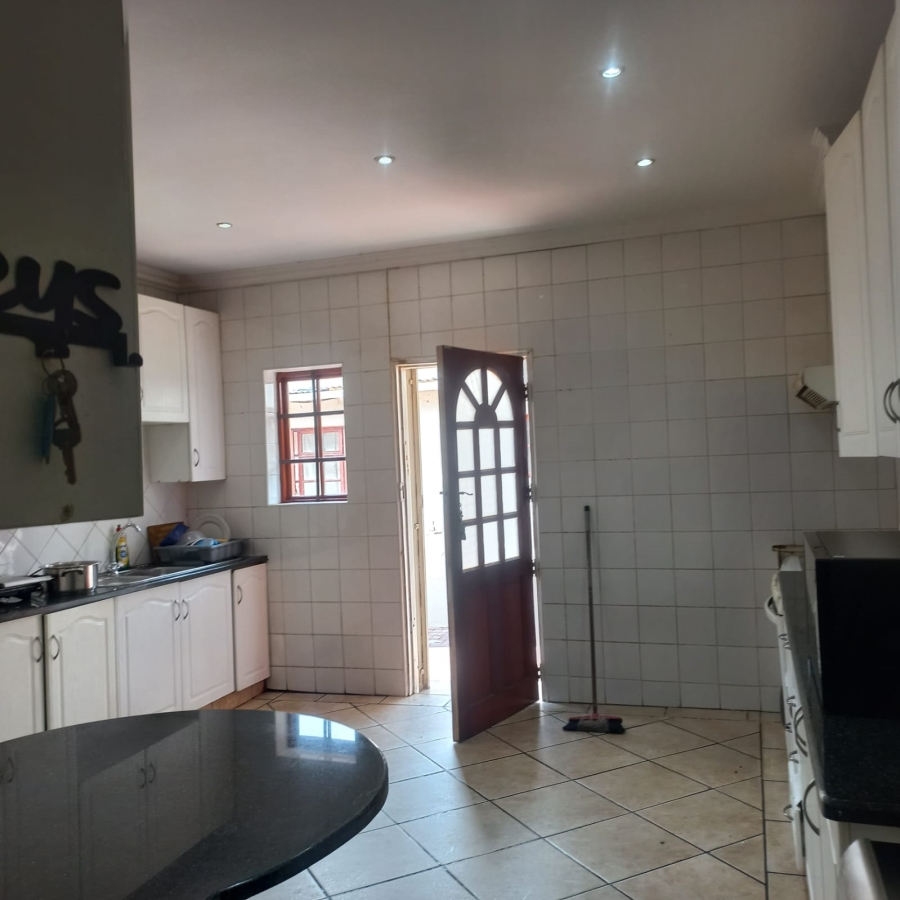4 Bedroom Property for Sale in Sydenham Gauteng