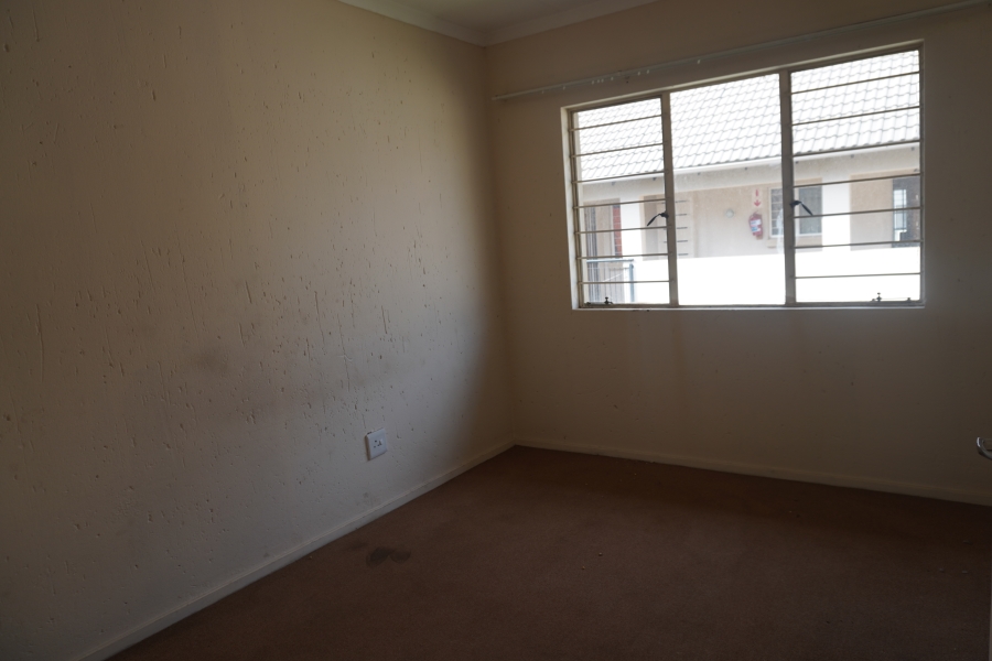 1 Bedroom Property for Sale in Klippoortje Gauteng