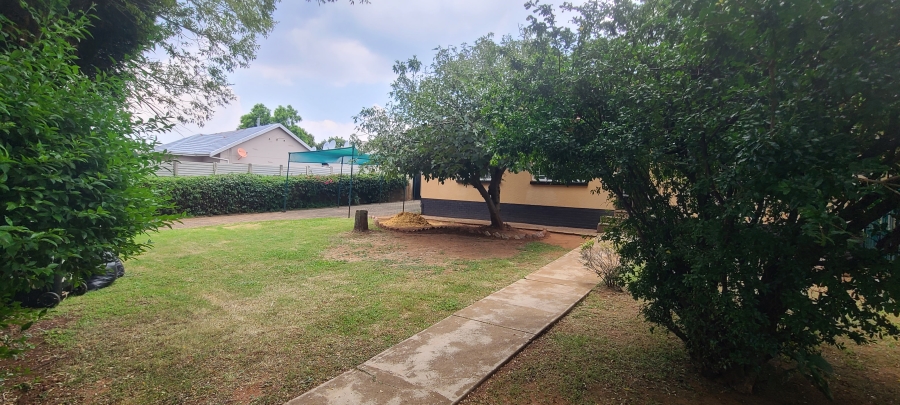 To Let 6 Bedroom Property for Rent in Edendale Gauteng