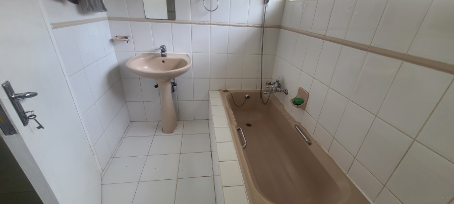 To Let 6 Bedroom Property for Rent in Edendale Gauteng