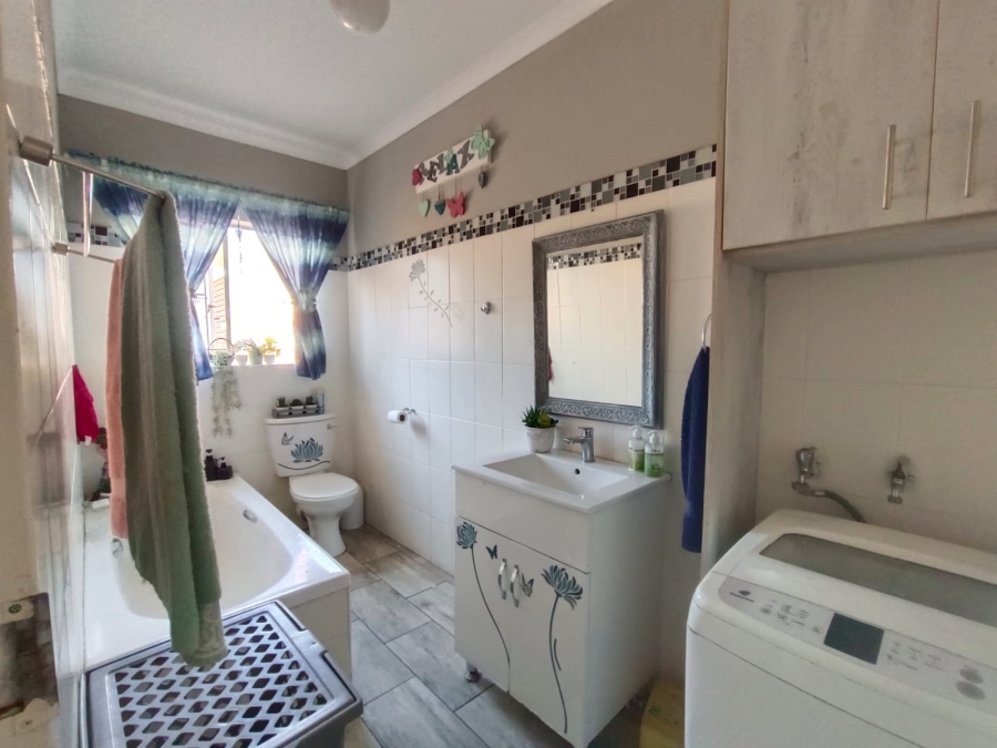 3 Bedroom Property for Sale in Helikonpark Gauteng