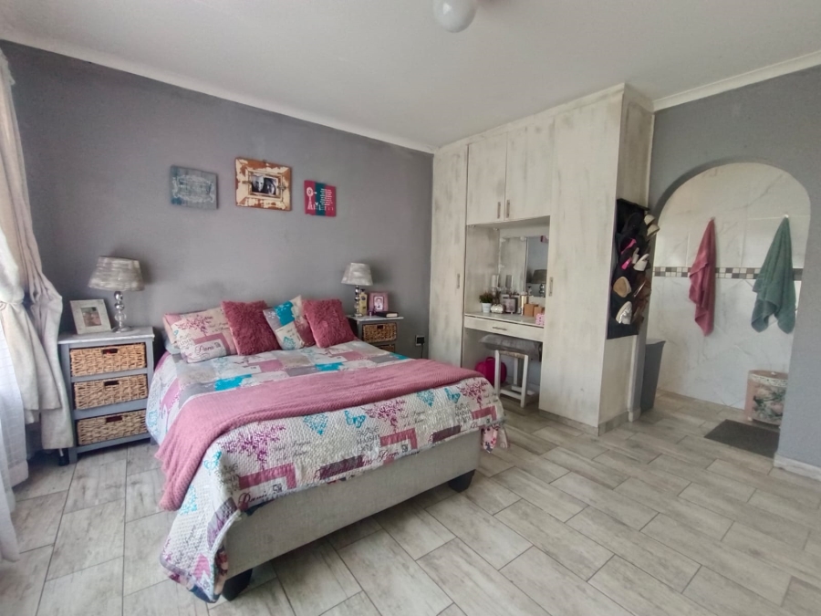 3 Bedroom Property for Sale in Helikonpark Gauteng