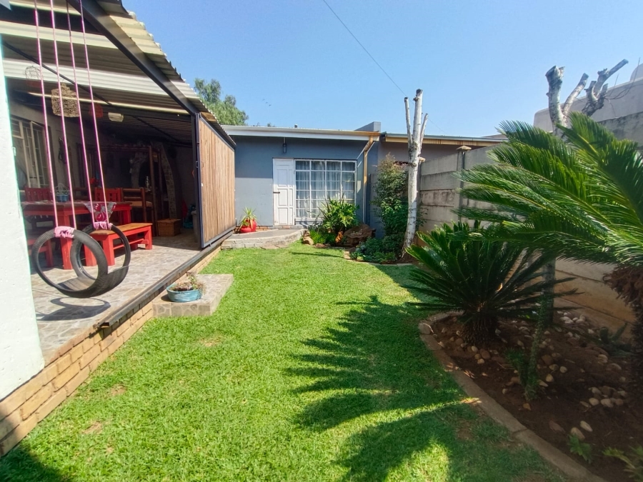 3 Bedroom Property for Sale in Helikonpark Gauteng