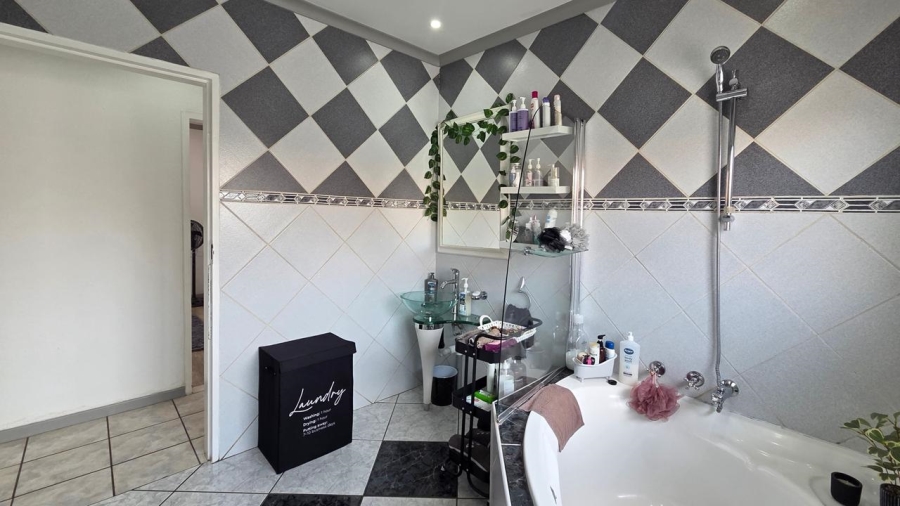 2 Bedroom Property for Sale in Beyers Park Gauteng