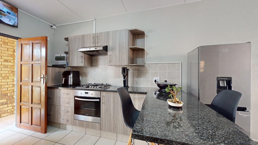 2 Bedroom Property for Sale in Klippoortjie Gauteng