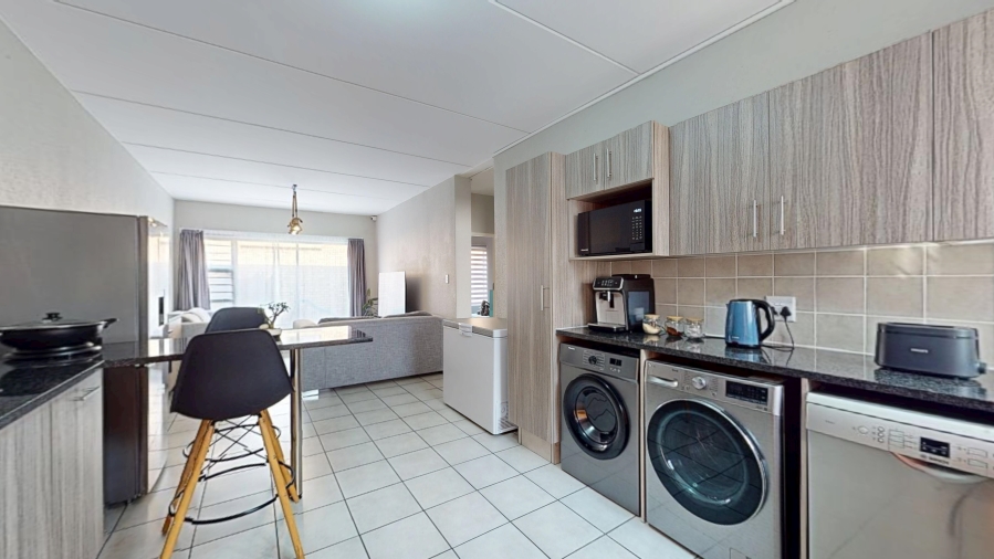 2 Bedroom Property for Sale in Klippoortjie Gauteng