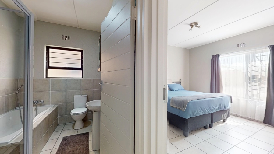 2 Bedroom Property for Sale in Klippoortjie Gauteng