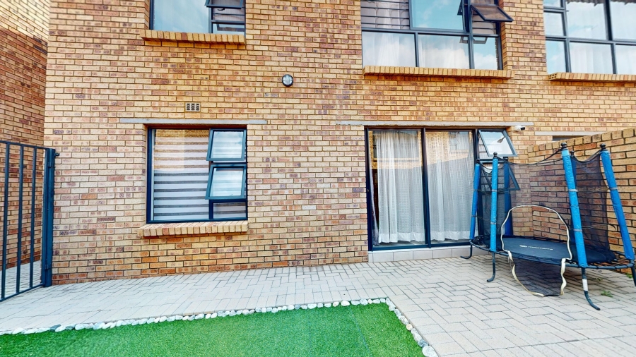 2 Bedroom Property for Sale in Klippoortjie Gauteng