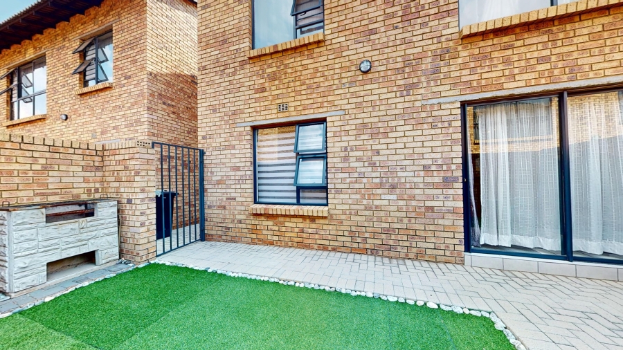 2 Bedroom Property for Sale in Klippoortjie Gauteng