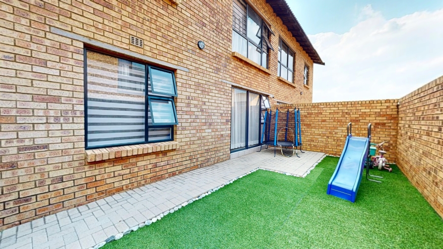 2 Bedroom Property for Sale in Klippoortjie Gauteng
