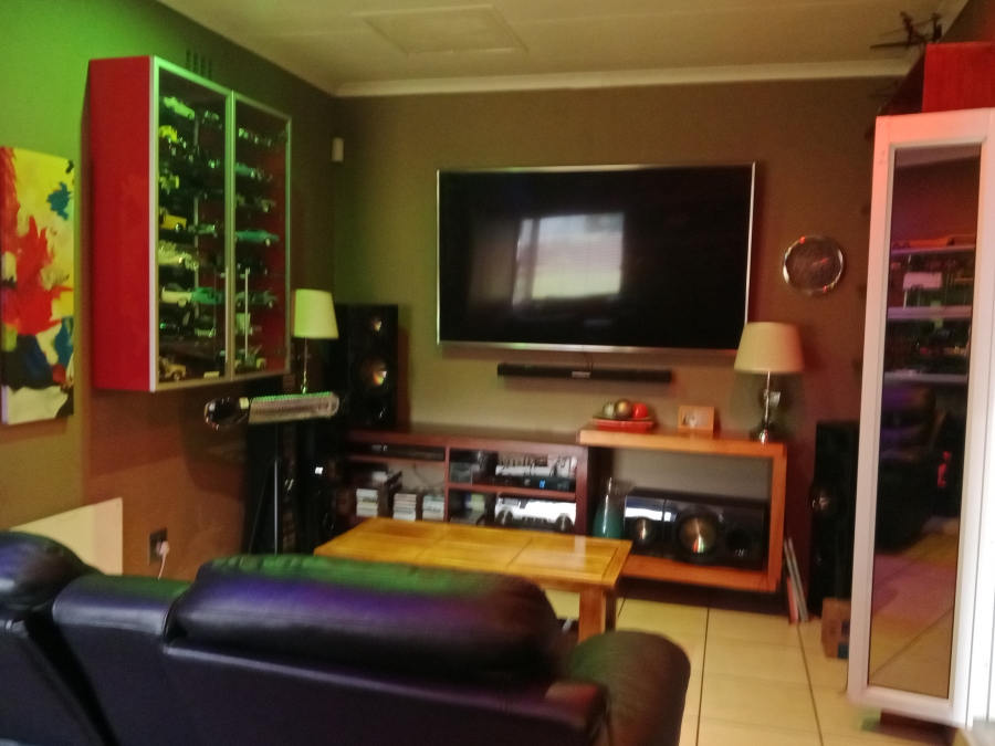 4 Bedroom Property for Sale in Brackendowns Gauteng