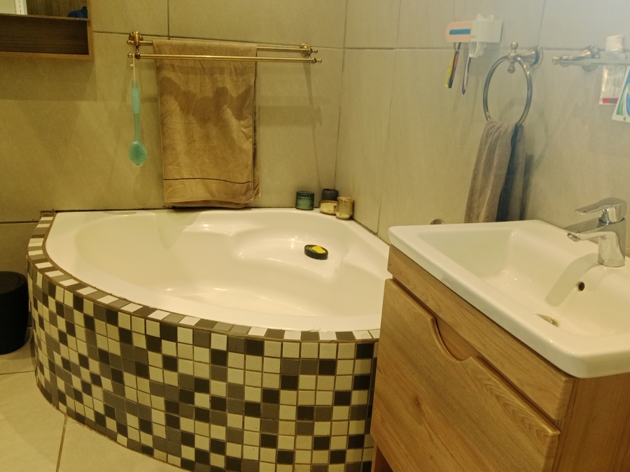 4 Bedroom Property for Sale in Brackendowns Gauteng