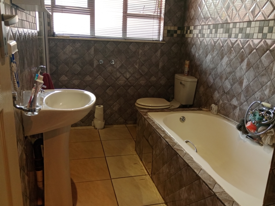 4 Bedroom Property for Sale in Brackendowns Gauteng