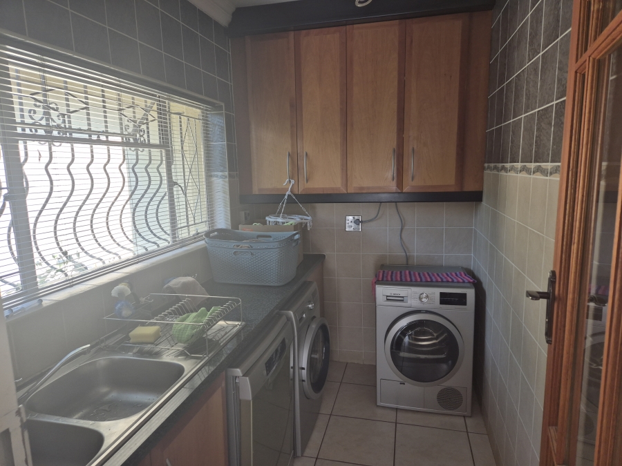 4 Bedroom Property for Sale in Glenvista Gauteng