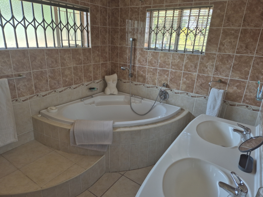 4 Bedroom Property for Sale in Glenvista Gauteng