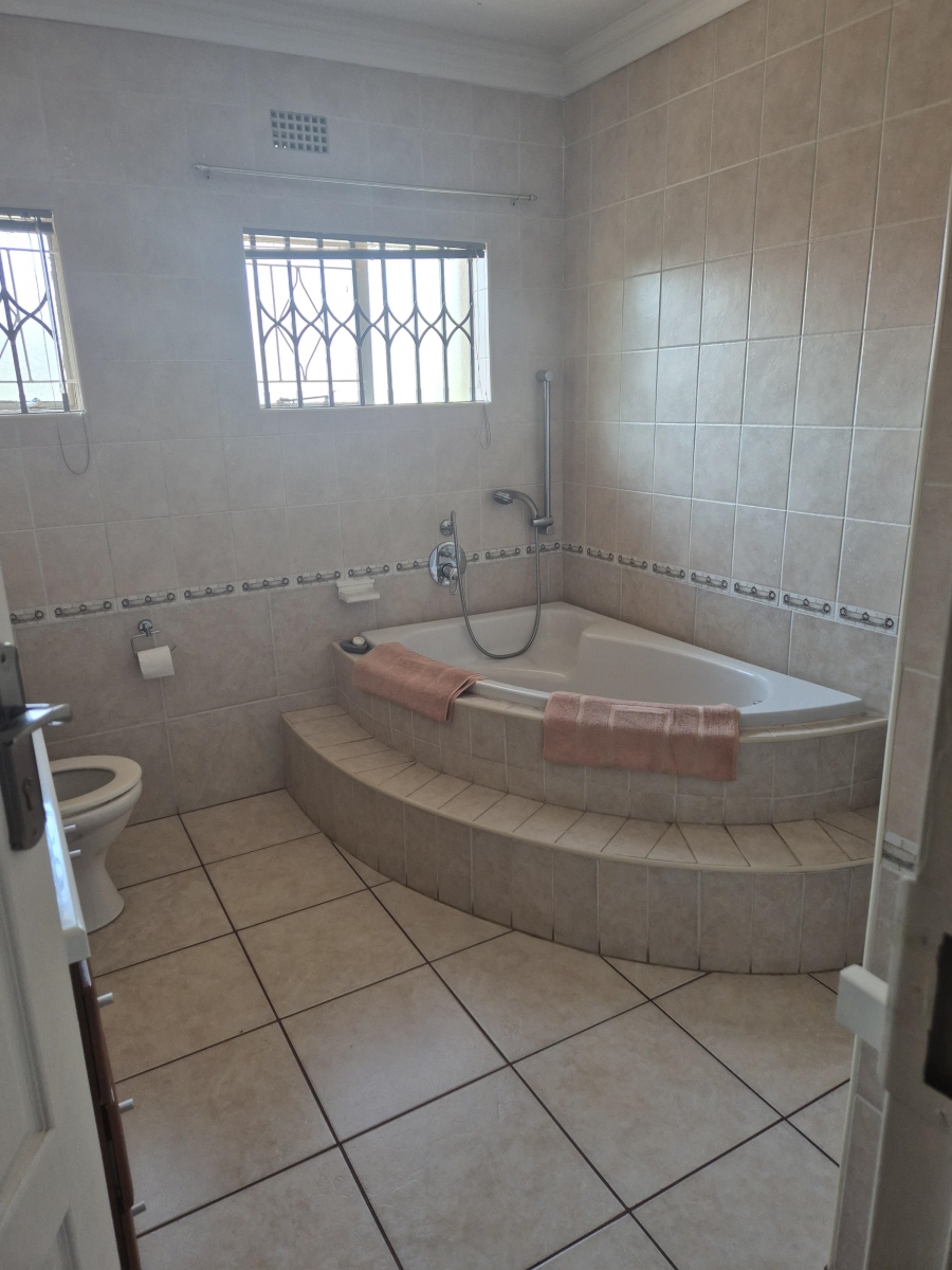 4 Bedroom Property for Sale in Glenvista Gauteng