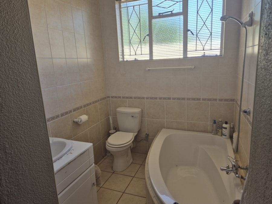 4 Bedroom Property for Sale in Glenvista Gauteng