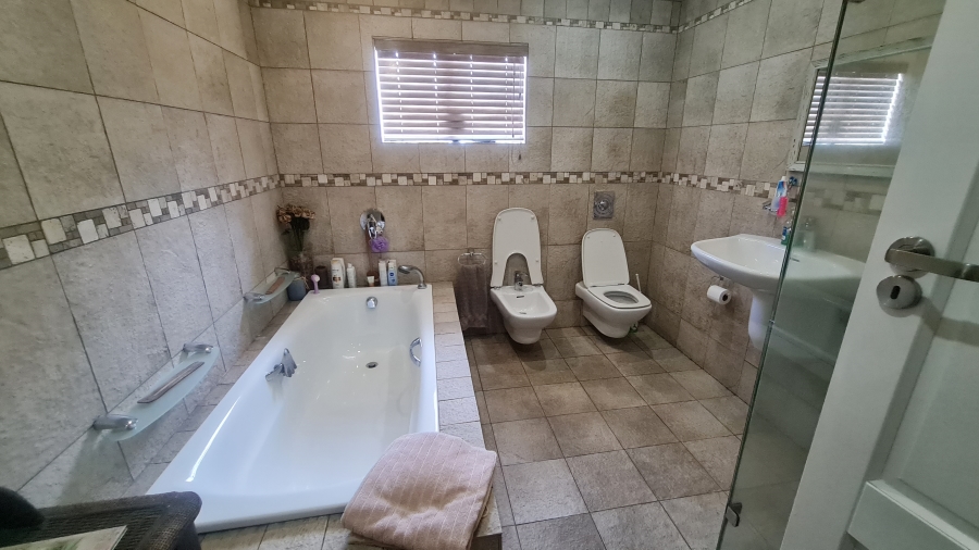 4 Bedroom Property for Sale in New State Areas Gauteng