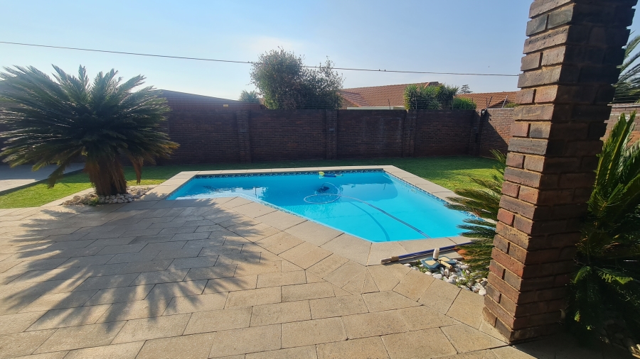4 Bedroom Property for Sale in New State Areas Gauteng