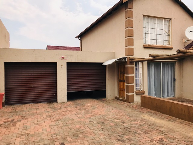 4 Bedroom Property for Sale in Sonneveld Gauteng