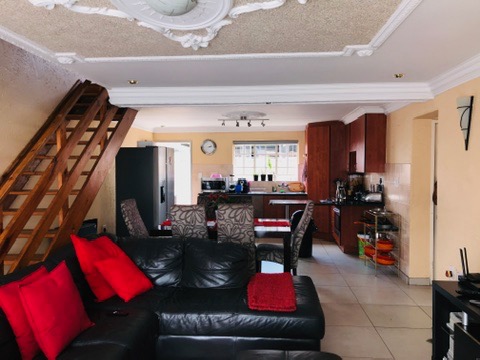 4 Bedroom Property for Sale in Sonneveld Gauteng