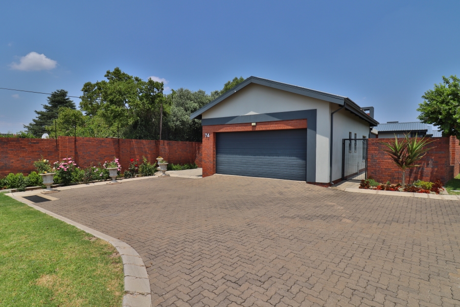 3 Bedroom Property for Sale in Vorna Valley Gauteng