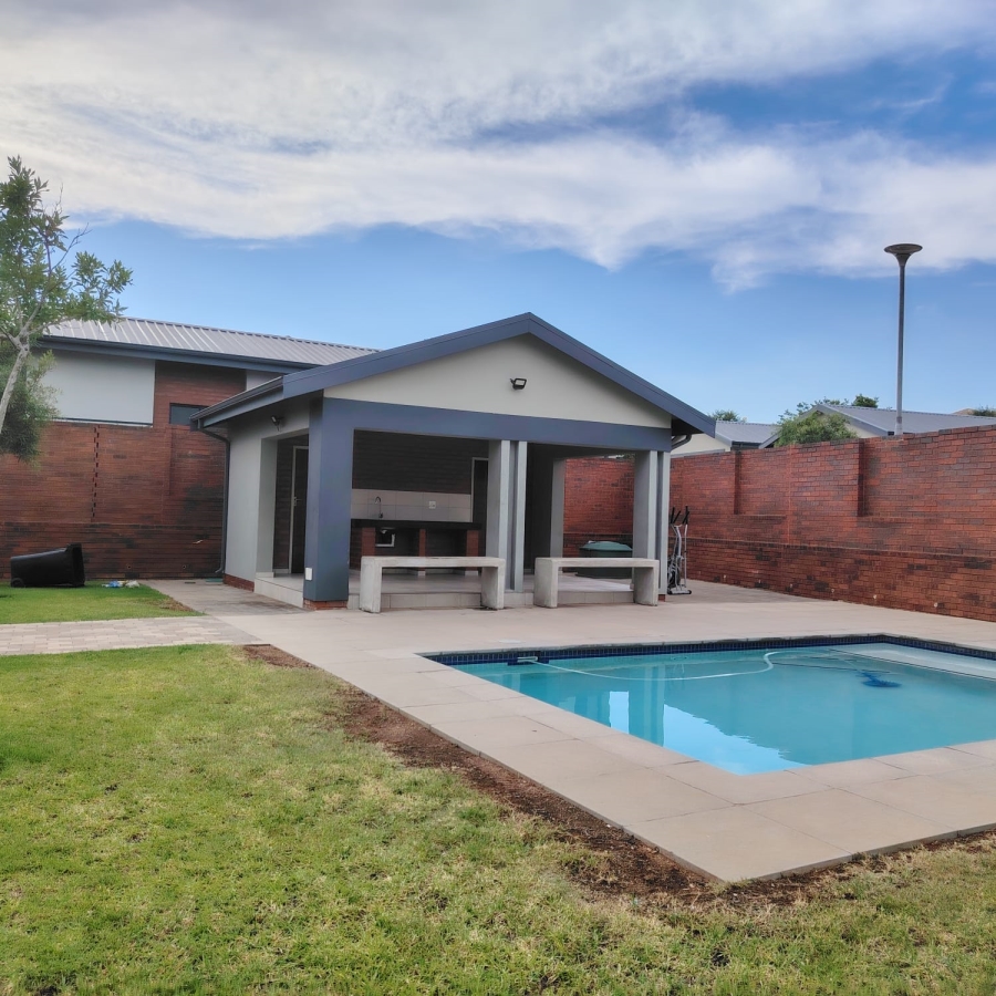 3 Bedroom Property for Sale in Vorna Valley Gauteng