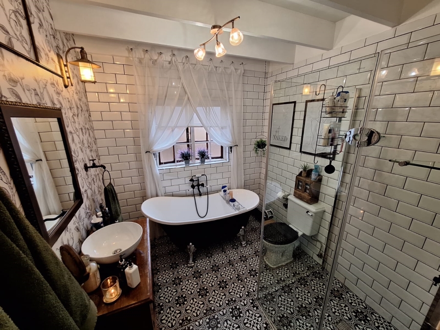 4 Bedroom Property for Sale in Eldoraigne Gauteng