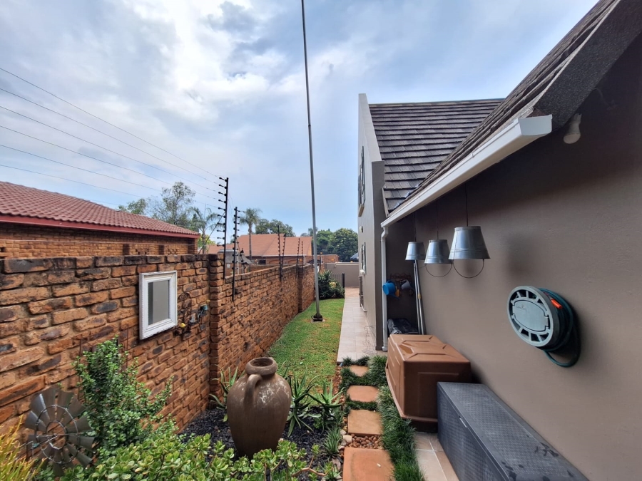 4 Bedroom Property for Sale in Eldoraigne Gauteng