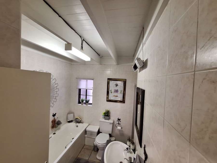 4 Bedroom Property for Sale in Eldoraigne Gauteng