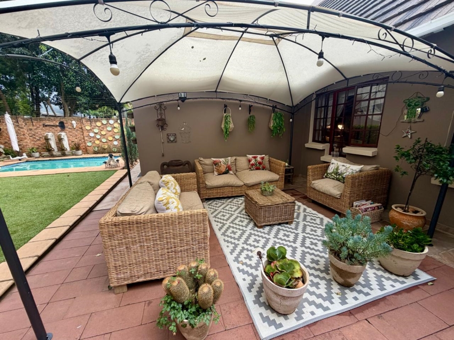 4 Bedroom Property for Sale in Eldoraigne Gauteng