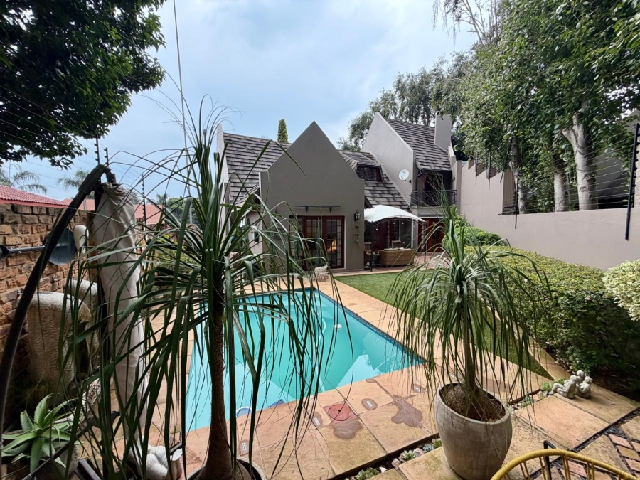 4 Bedroom Property for Sale in Eldoraigne Gauteng