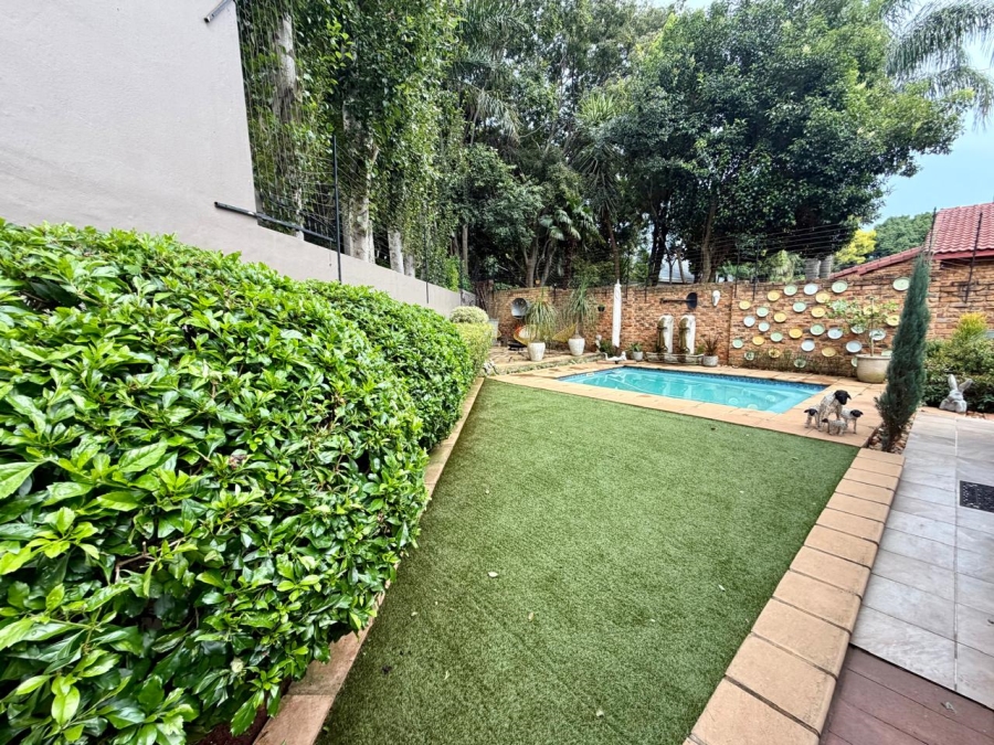 4 Bedroom Property for Sale in Eldoraigne Gauteng